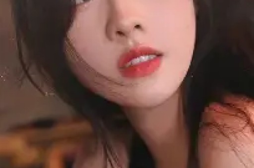 韩国女星Jennie耍大牌事件后《时代》红毯争艳直角肩再成亮点